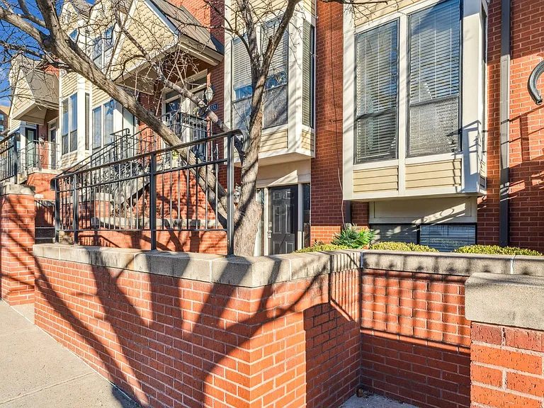 530 W 10th St #530 — Photo 29