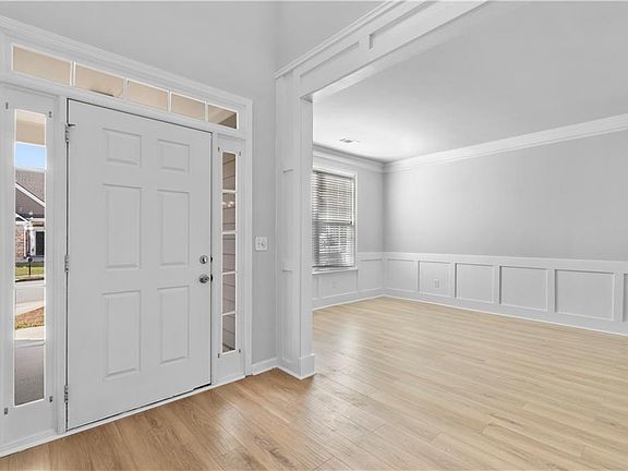 3rd image of 578 Briarhurst Ct
