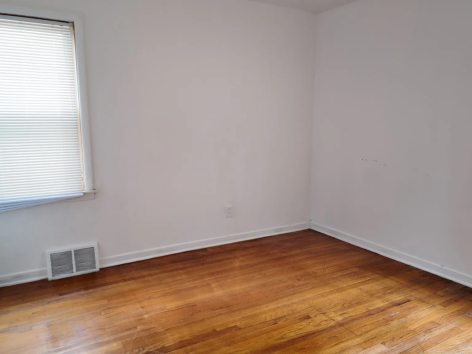 3 bed, 914 sqft, $1,600 — Photo 4