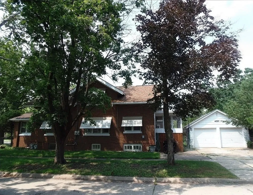 2142 S 6th St — Photo 2