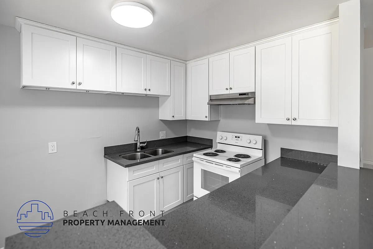 Building Photo - 2159 Elm
