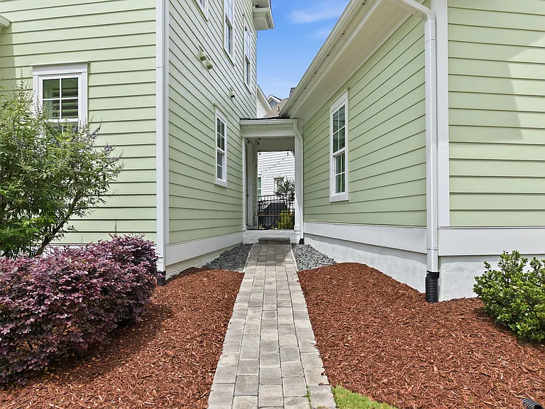 1017 Whistler St — Photo 58