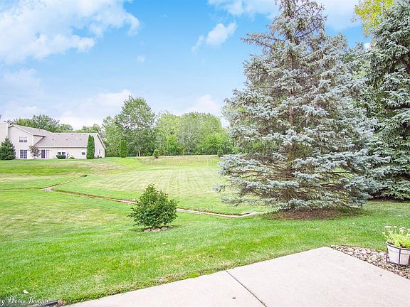 5th image of 10379 Oakwood Ct