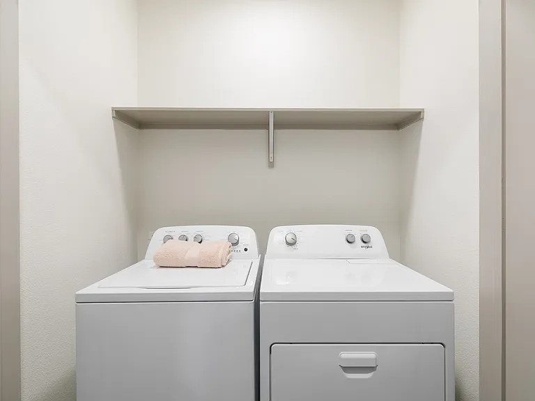 Model Washer and Dryer in Unit, Full Sized