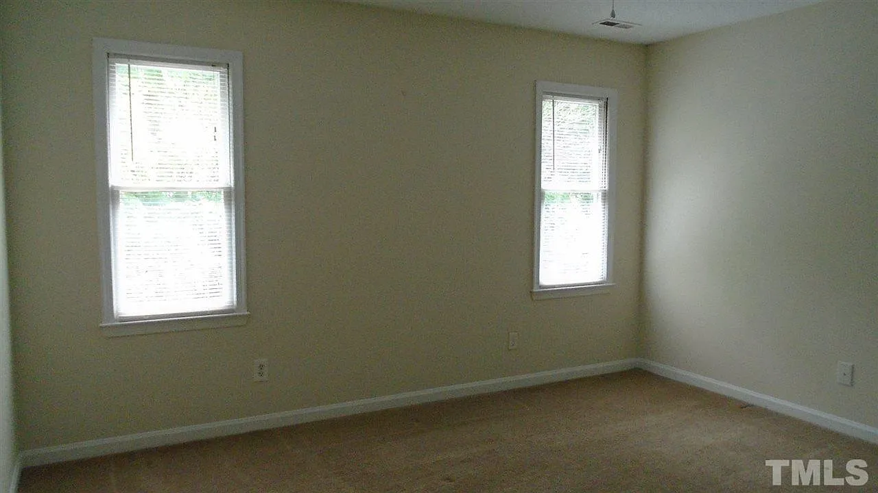 2 bed, 1.5 bath, 1001 sqft, $1,200 — Photo 4