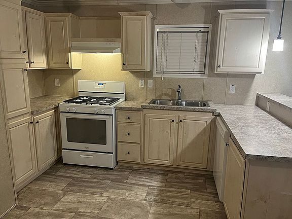 4th image of 3768 Juniper St #173