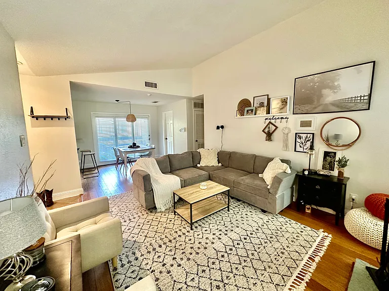 1108 Quail Valley Ln #221 — Photo 2