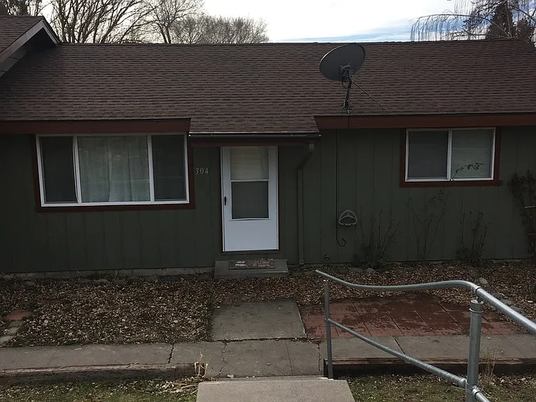 304 Hawthorne St — Photo 1