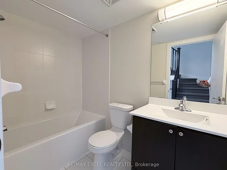 310 Village Green Sq #35 — Photo 9