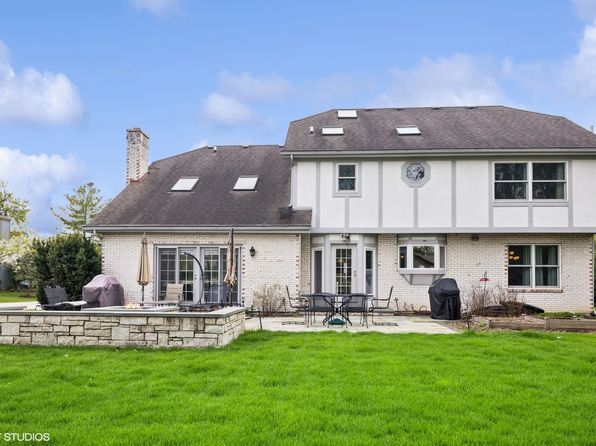 500 Easy St, Darien, IL 60561