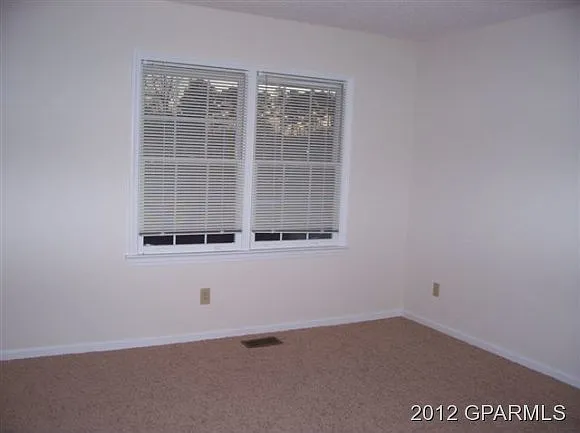 2 bed, 1.5 bath, 1040 sqft, $1,050 — Photo 4