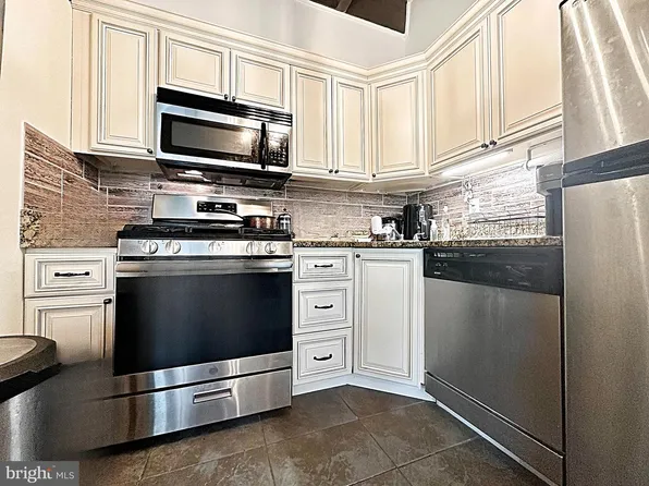 7839 Enola St APT 204, Mc Lean, VA 22102