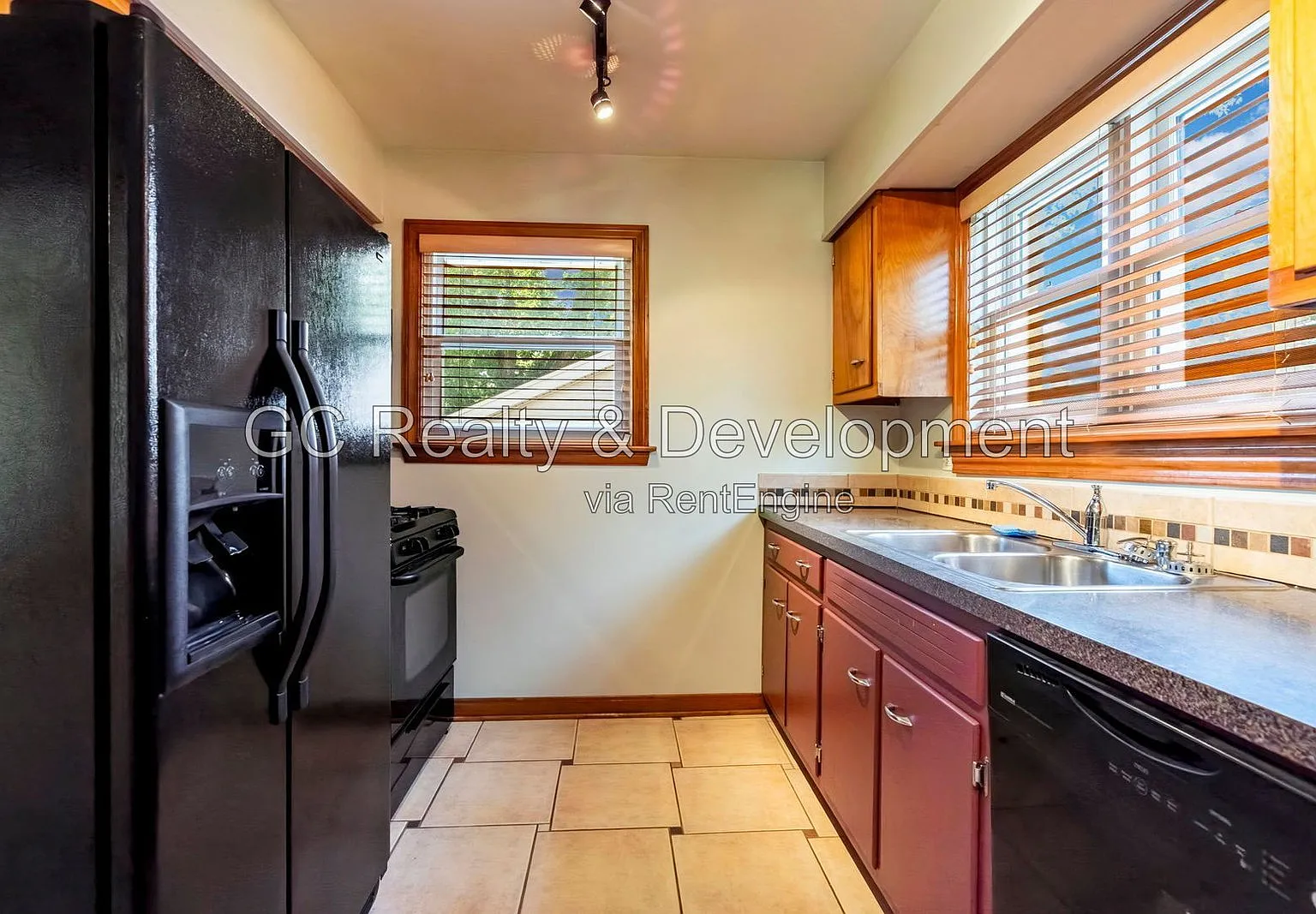 4 bed, 3.0 bath, 1365 sqft, $3,595 — Photo 4