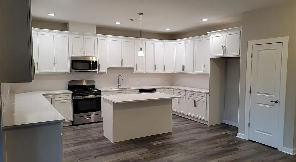 347 Clay Avenue West Apartments — Photo 3