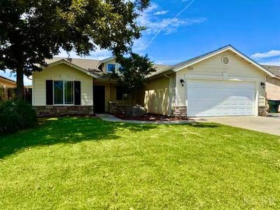 1272 Hoover Way, Hanford, CA, 93230