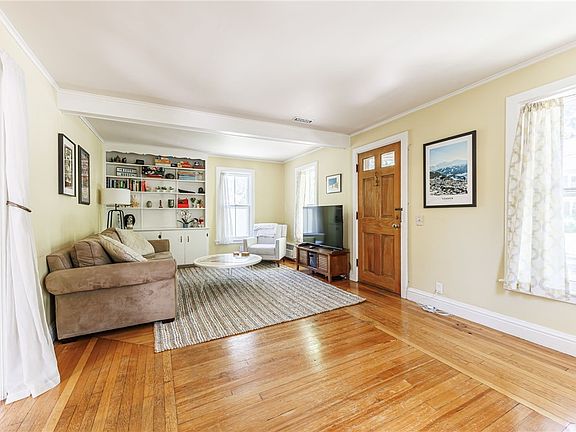 4th image of 37 East St