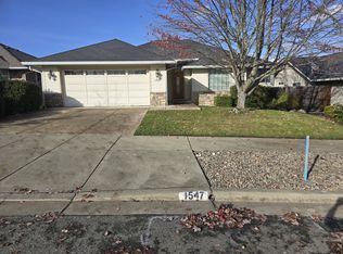 1547 W Harbeck Rd, Grants Pass, OR 97527