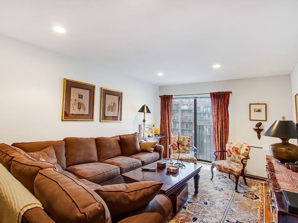 2nd image of 320 E 65th St APT 220