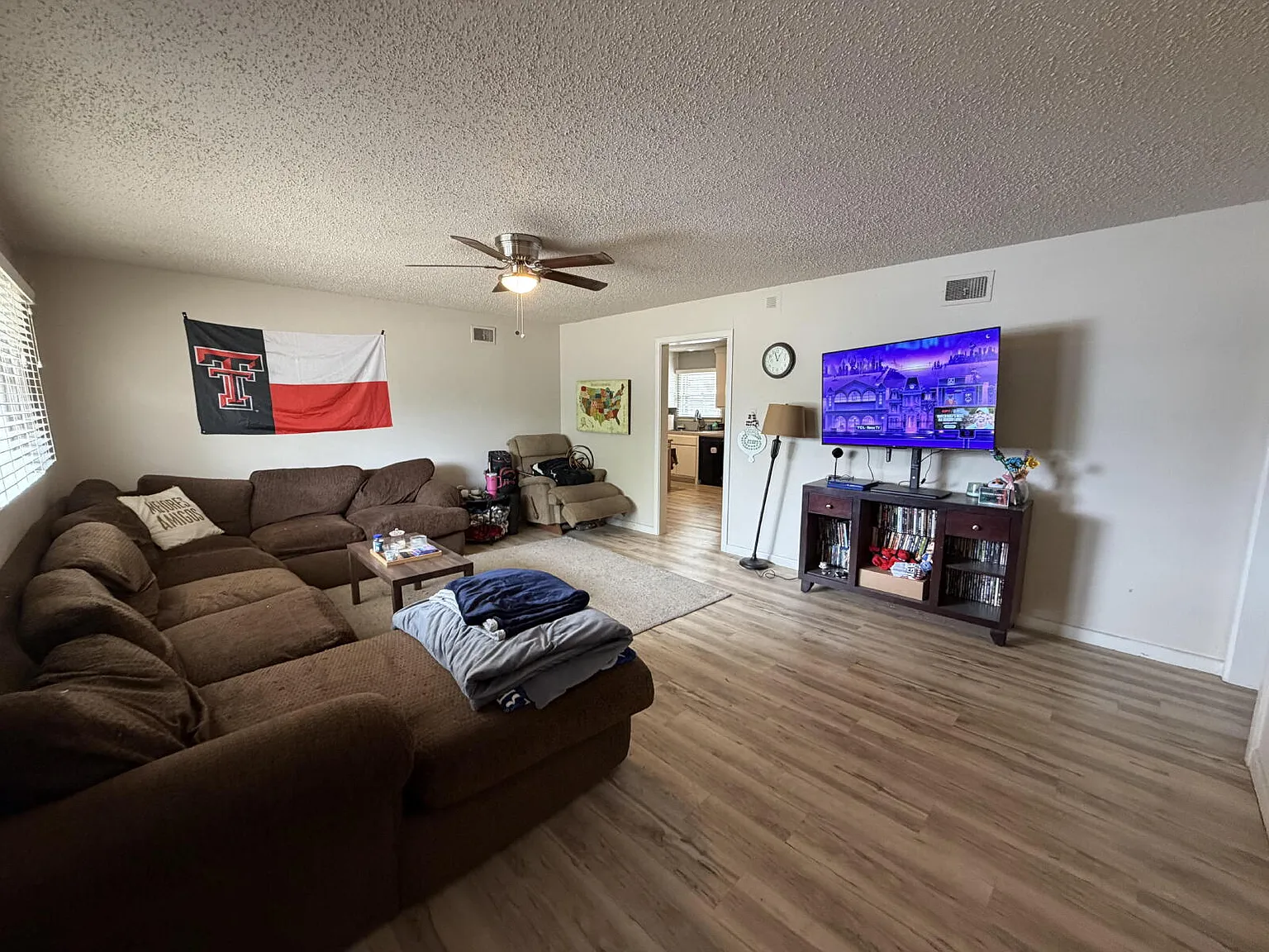 4 bed, 2.0 bath, 1568 sqft, $1,995 — Photo 2