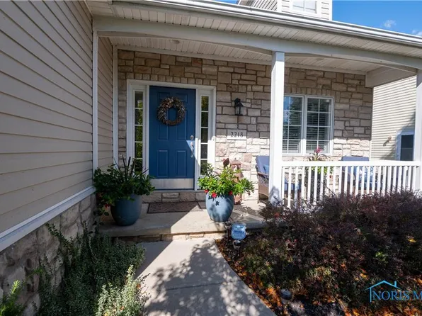 2218 Falling Waters Ln, Perrysburg, OH 43551