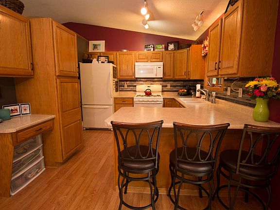4th image of 609 3rd St NE