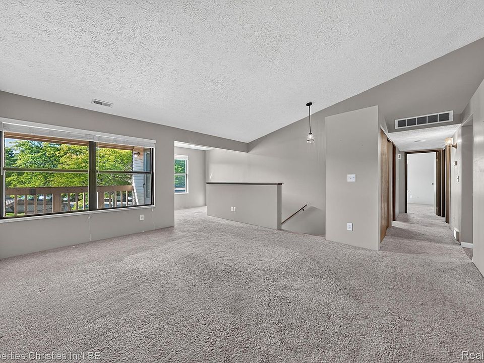 1st image of 61175 Greenwood Dr