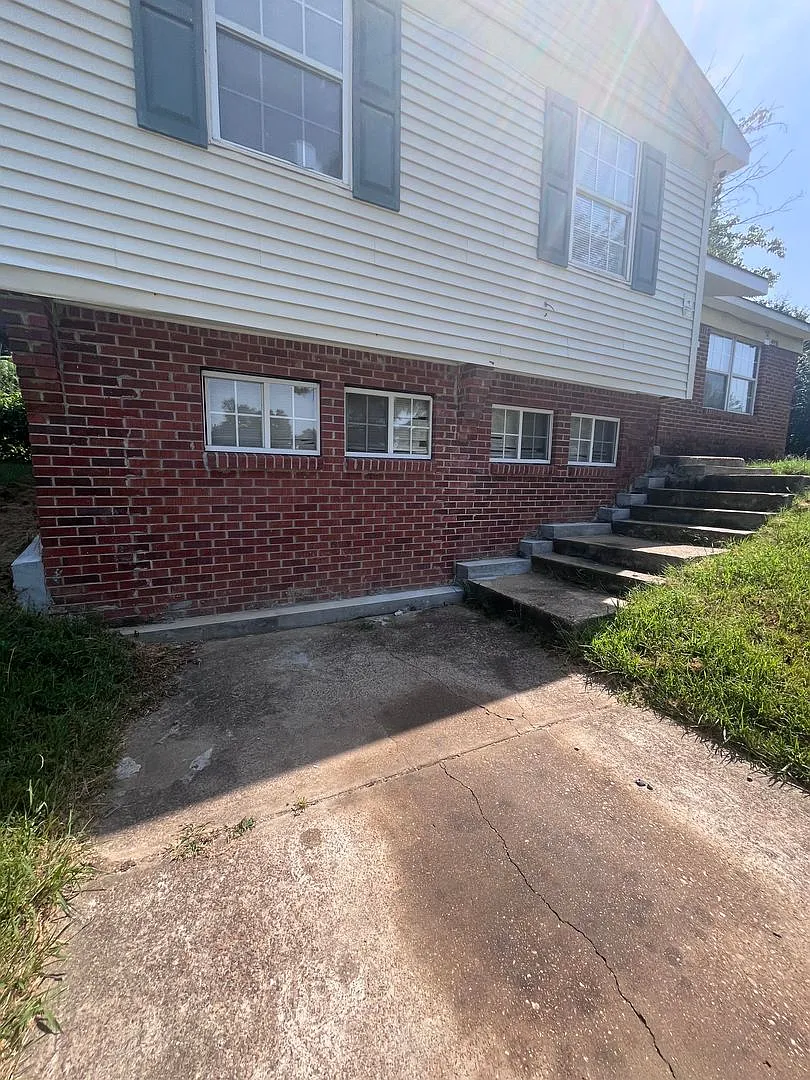 Great Property in quite Neighborhood — Photo 1