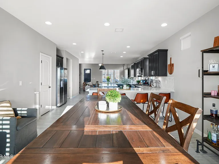 825 Acton St — Photo 16