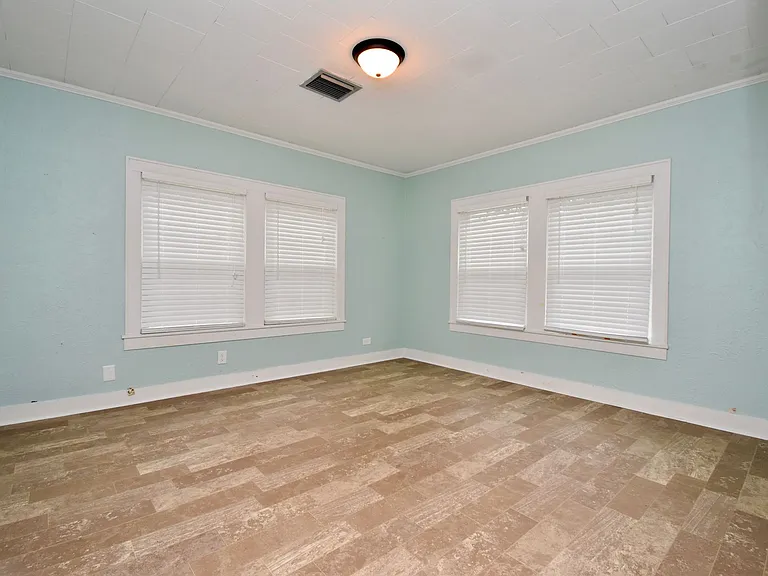 708 Tech Dr — Photo 37