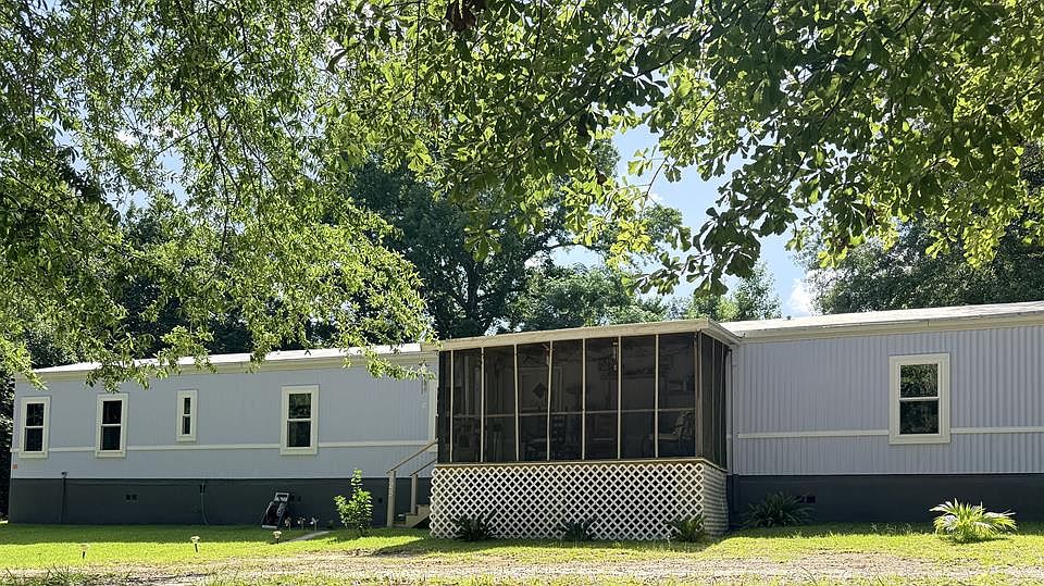 1st image of 825 NE State Ave