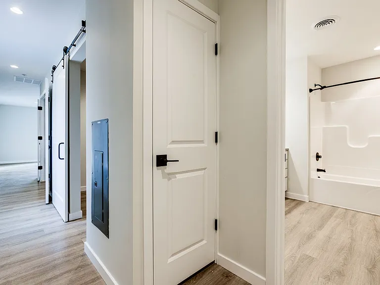 NOW LEASING - GALLERY GARDEN APTS — Photo 42