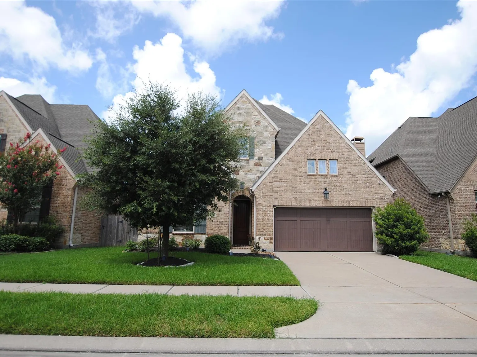 4 bed, 3.5 bath, 3586 sqft, $4,700 — Photo 2