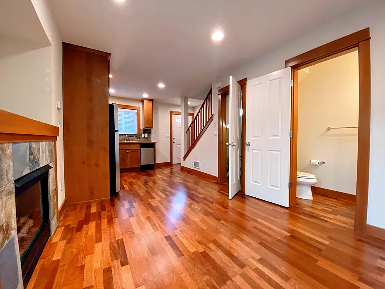 Living & dining area (around 20' x 9'6")