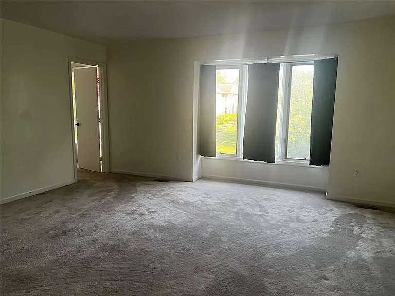 6330 Odessa Dr — Photo 13