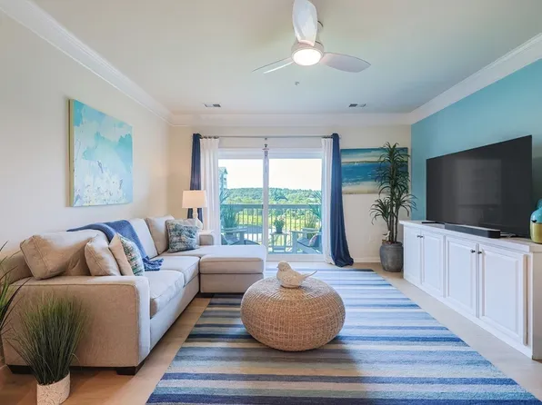 3 Peters Farm Way #211, Westborough, MA 01581