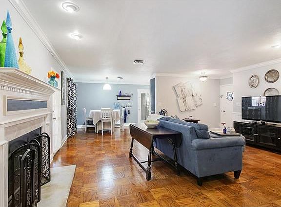 3rd image of 2701 Somerset Dr