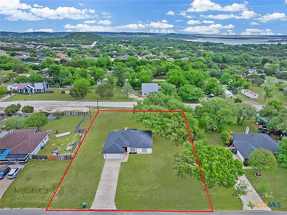 3rd image of 4005 Lakecliff Dr