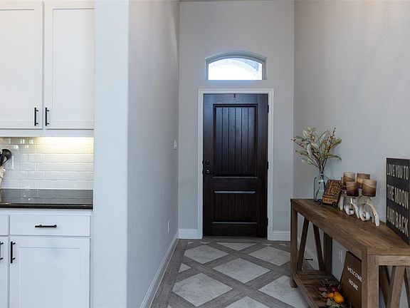 3rd image of 1010 Crown Valley Dr
