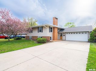 1701 Deppert Dr, Pekin, IL
