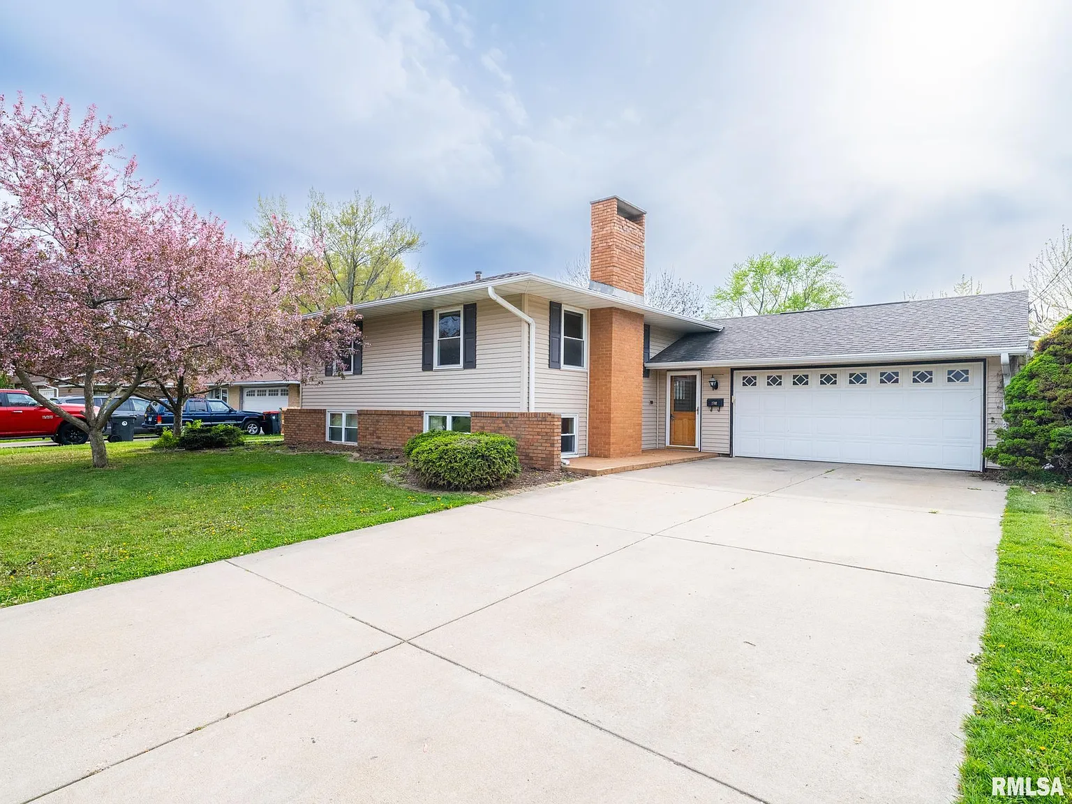 1701 Deppert Dr photo 1