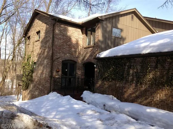 3608 Woodcliff Dr, Kalamazoo, MI 49008