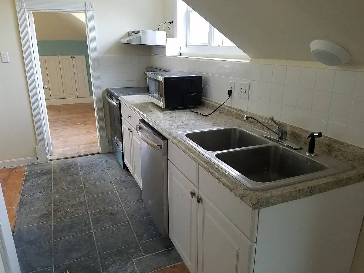 14 Hillside Street - Room 11 — Photo 3