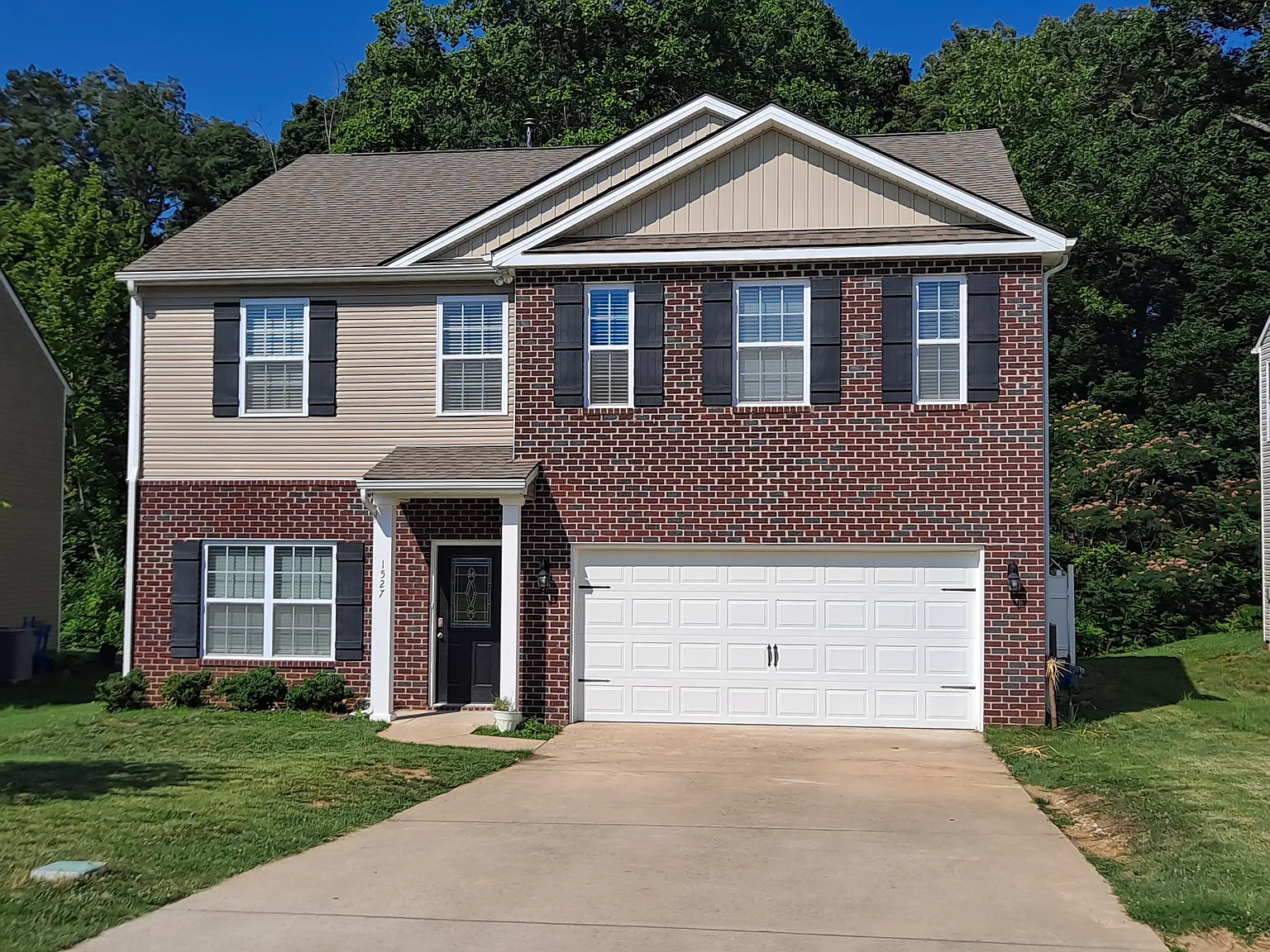 4 bed, 2.5 bath, 2814 sqft, $2,900 — Photo 3