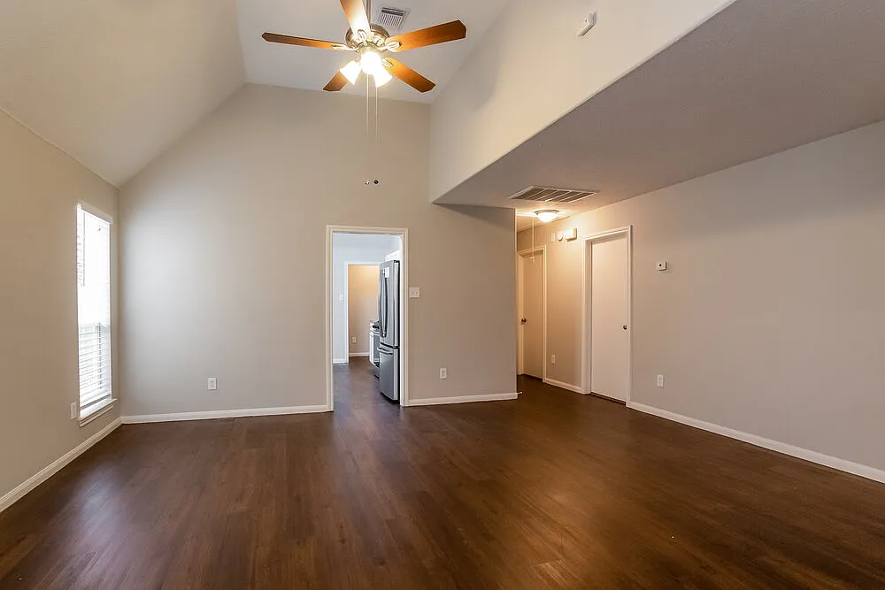 3 bed, 2.5 bath, 1527 sqft, $1,970 — Photo 2