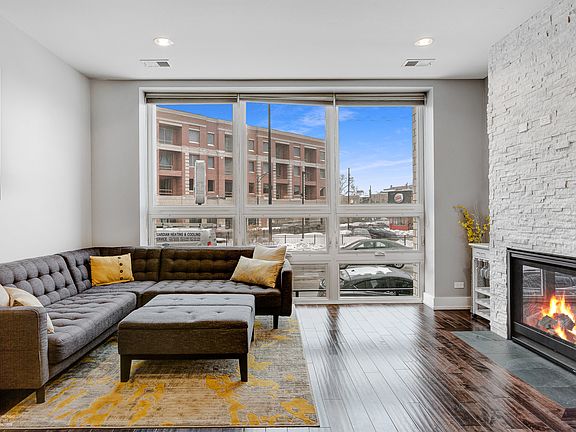 3rd image of 3209 N Elston Ave #1N