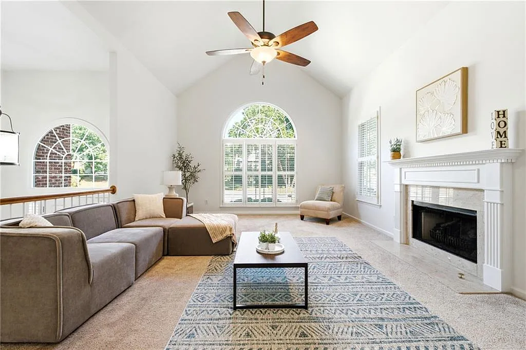 5 bed, 3.0 bath, 3222 sqft, $3,500 — Photo 2