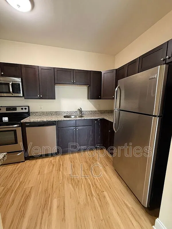 3 bed, 2.0 bath, $1,850 — Photo 3