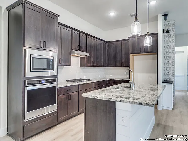 5 bed, 3.0 bath, 2106 sqft, $2,550 — Photo 4