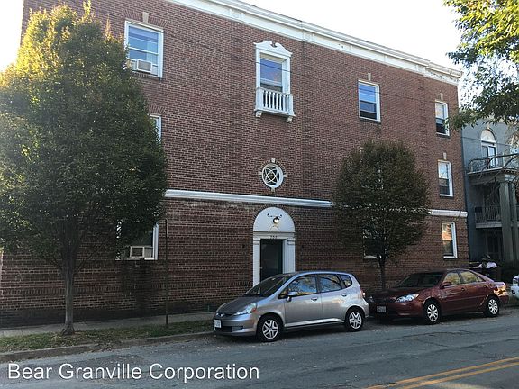 2nd image of 700 N Belmont Ave APT 4