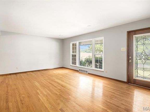 5th image of 530 Mid Meadows Ln